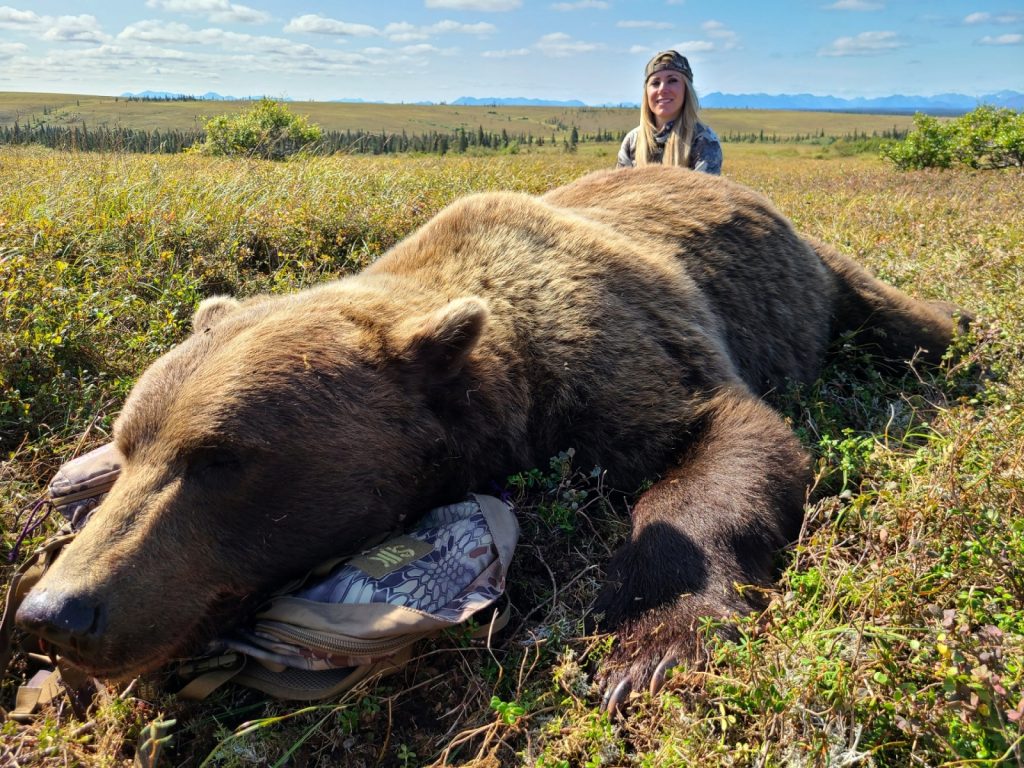 Huge Bear with Hunting Client